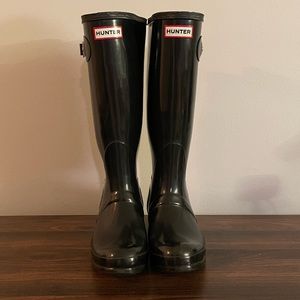 Hunter Tall Gloss Black Rain boots with Fleece Socks